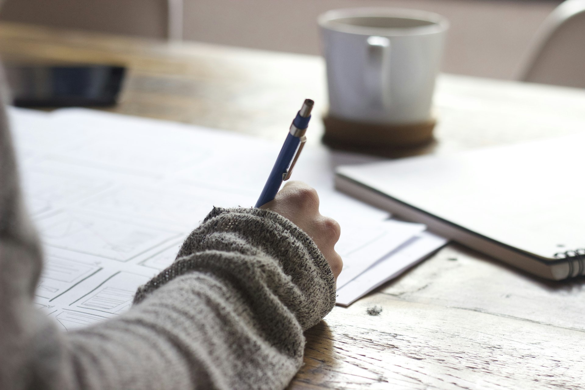 Notes de stratégie sur un bureau